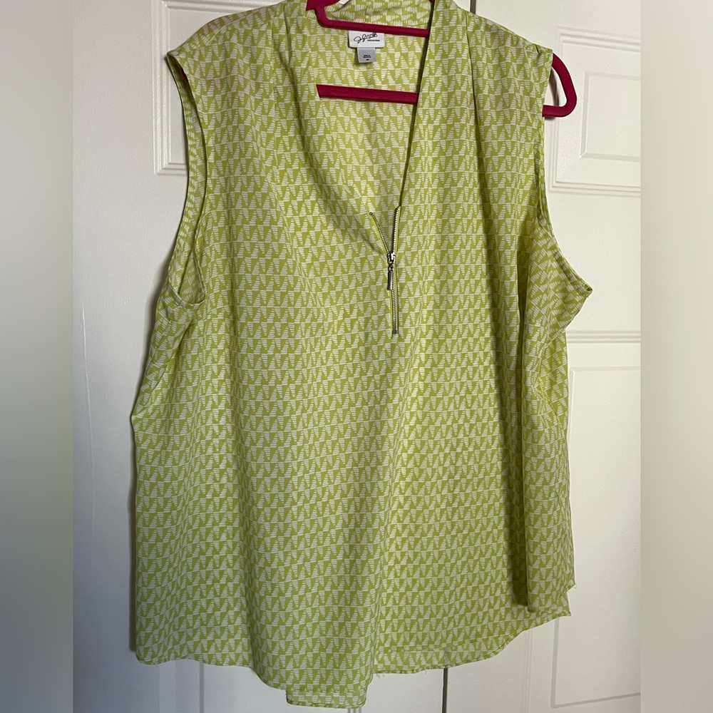 Jaclyn Smith Collection Sleeveless Blouse Top Geometric Print